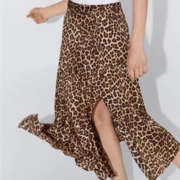 ZARA Asymmetrical Animal Print Skirt - Picture 4 of 4